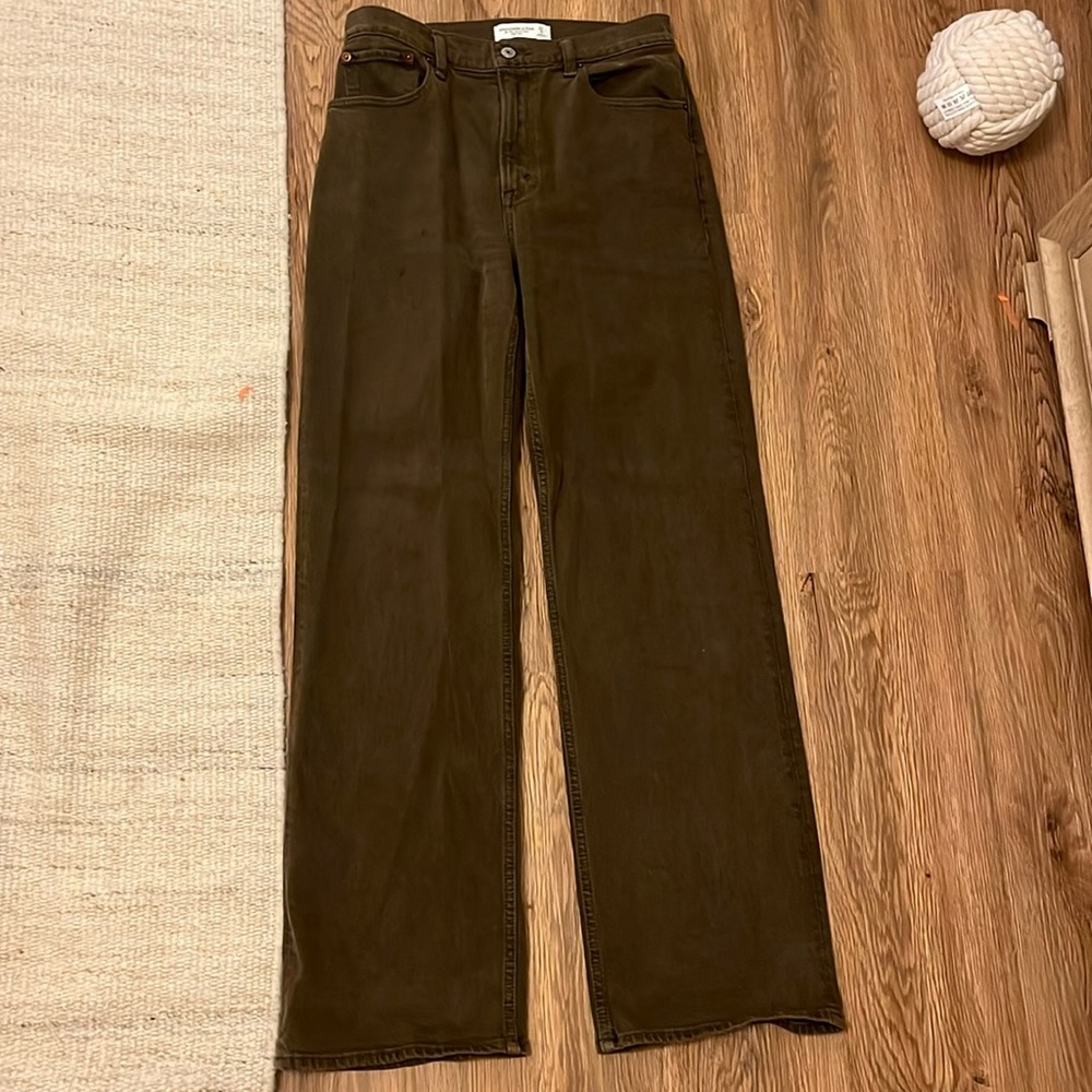 Abercrombie and fitch Brown straight leg Jean!